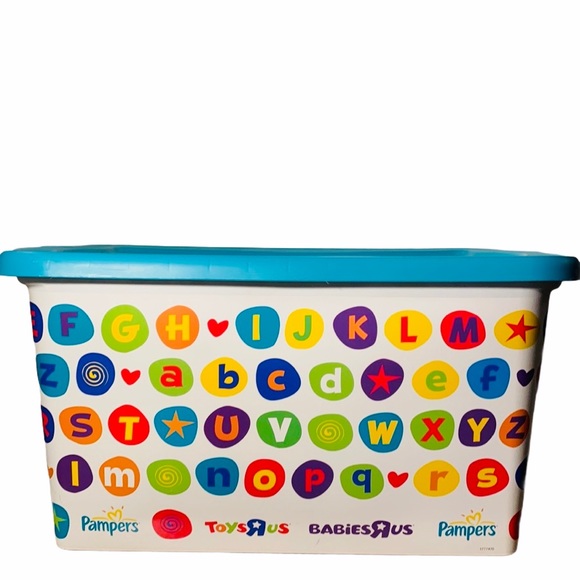 2012 Pampers Geoffrey Rubbermaid Storage Tote